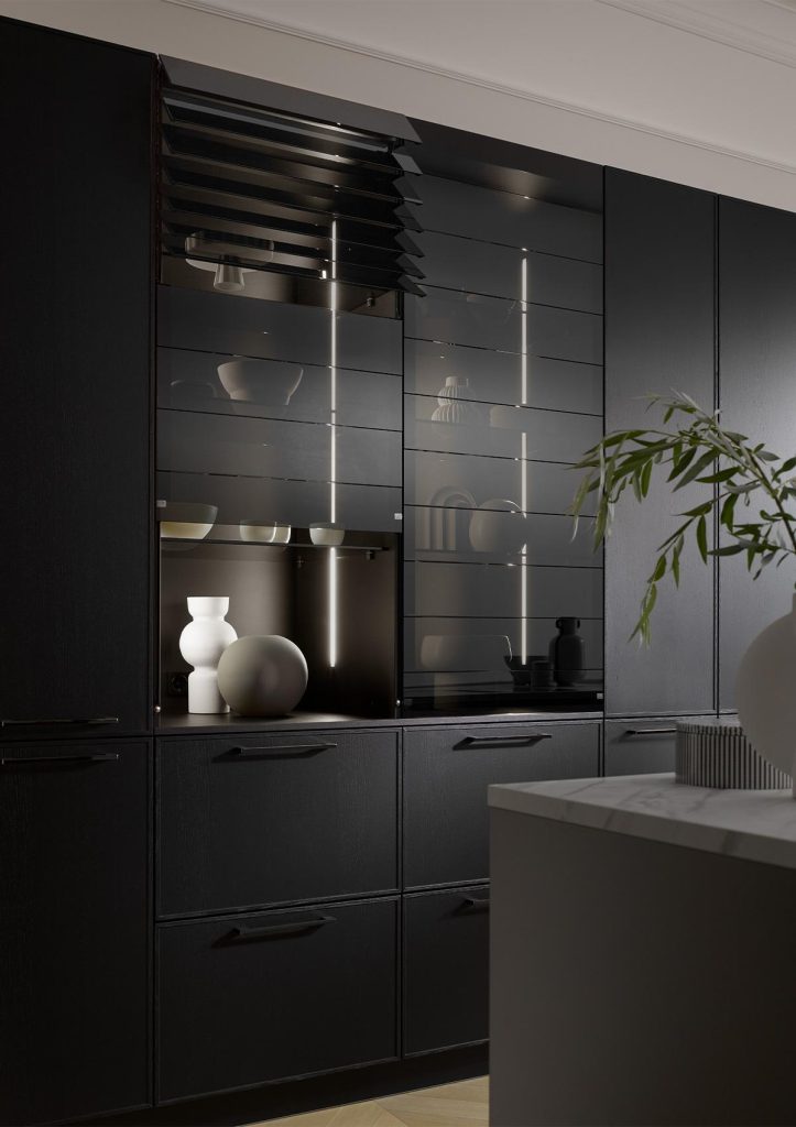 Luxe moderne Duitse keuken in mat zwart met glazen lamellen kasten, geïntegreerde ledverlichting en minimalistisch design.